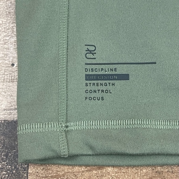 NWT Reebok Green Speedwick Precision RNF Capris - Picture 13 of 16